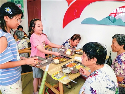 儿童托管遇见敬老食堂 老人与孩子的新家园